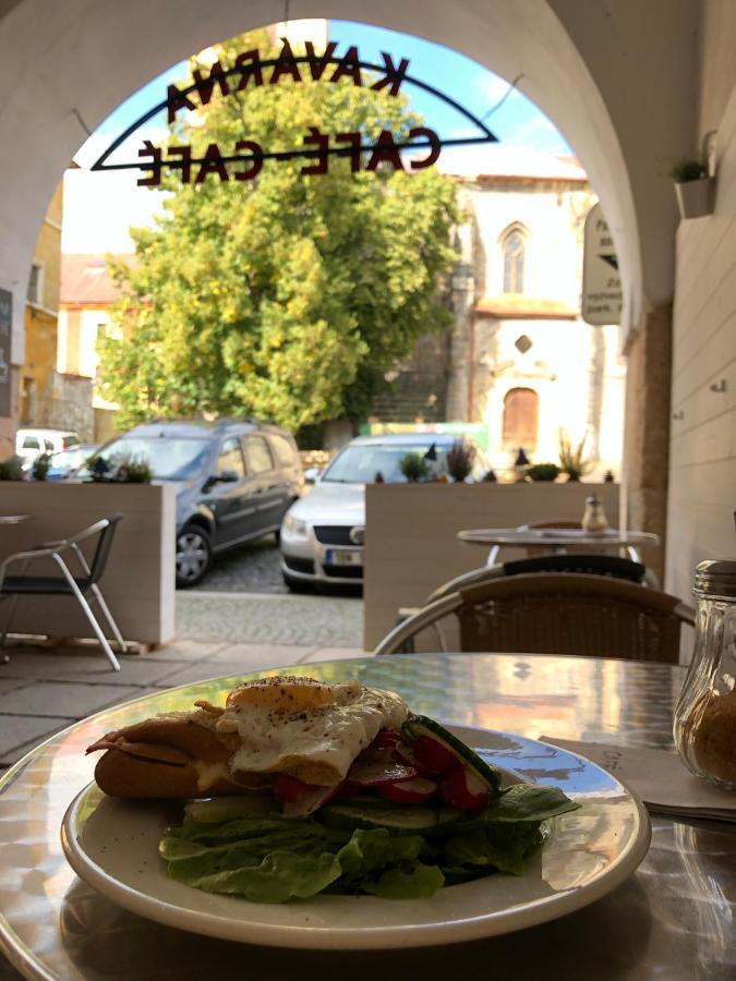 Cafe-cafe Apartment