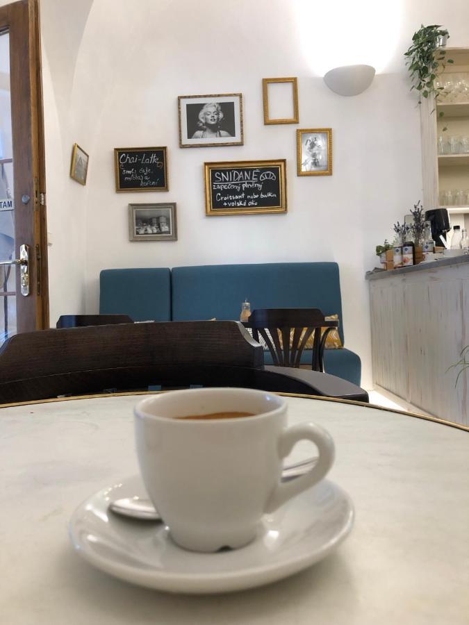 Cafe-cafe Apartment