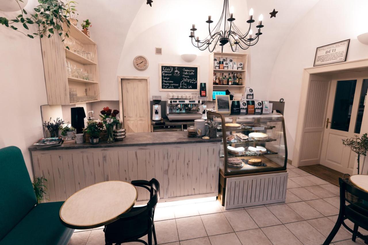 Cafe-cafe Apartment